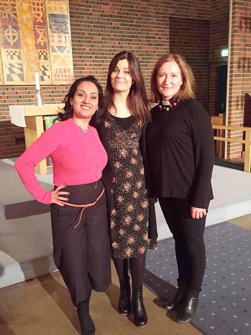 Anne Berit Evang, Mehda Zolfaqari og Solfrid Molland ønsker med forestillingen «Marias forvandling» å skape dialog mellom ­religionene. Her i Rødtvet kirke i Oslo.