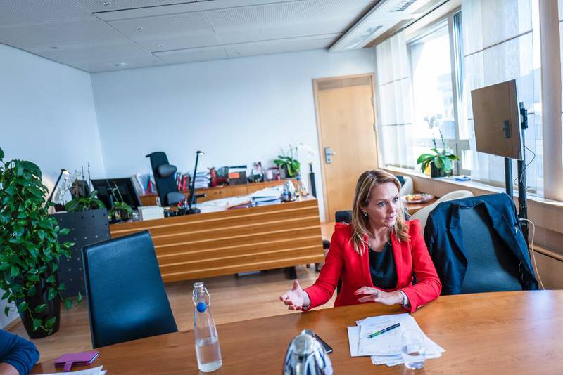 Kulturminister Linda Hofstad Helleland (H) ønsker ikke å bruke loven til å kreve kvinnekvote i trossamfunnenes styre.