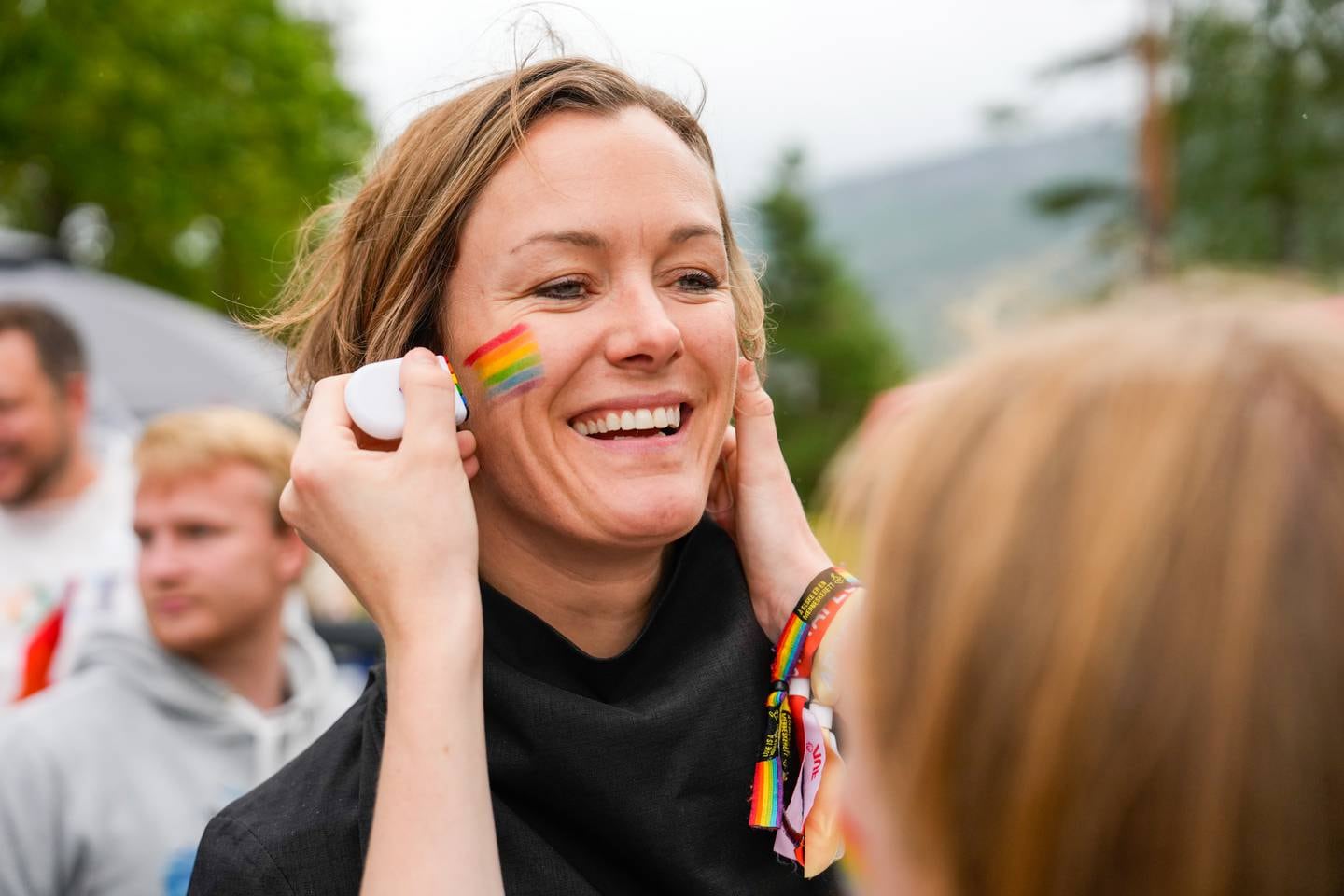 Likestillingsminister Anette Trettebergstuen (Ap) deltok i pride-paraden på AUFs sommarleir på Utøya torsdag. Foto: Beate Oma Dahle / NTB / NPK