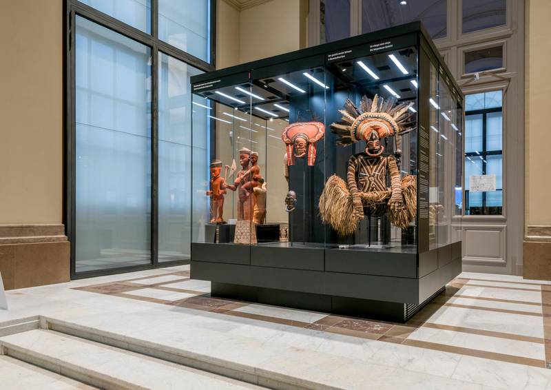 Afrikamuseet rommar varierte etnografiske utstillingar med gjenstandar frå Kongo. Museet har ei av verdas største samlingar av afrikansk kunst.