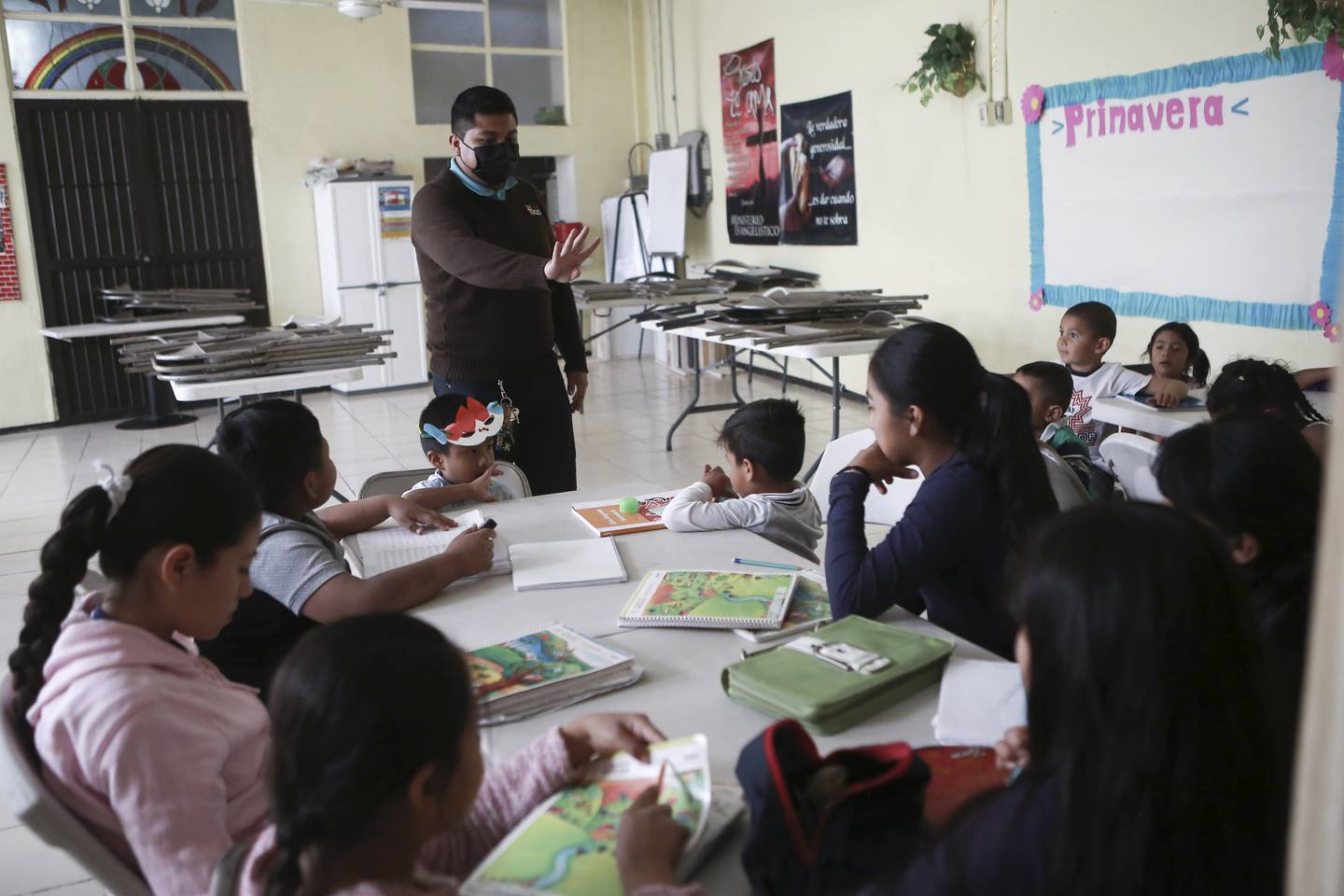 LÆRER: Samuel Jimenez er lærer på Buen Samaritano i Ciudad Juarez, Mexico.
