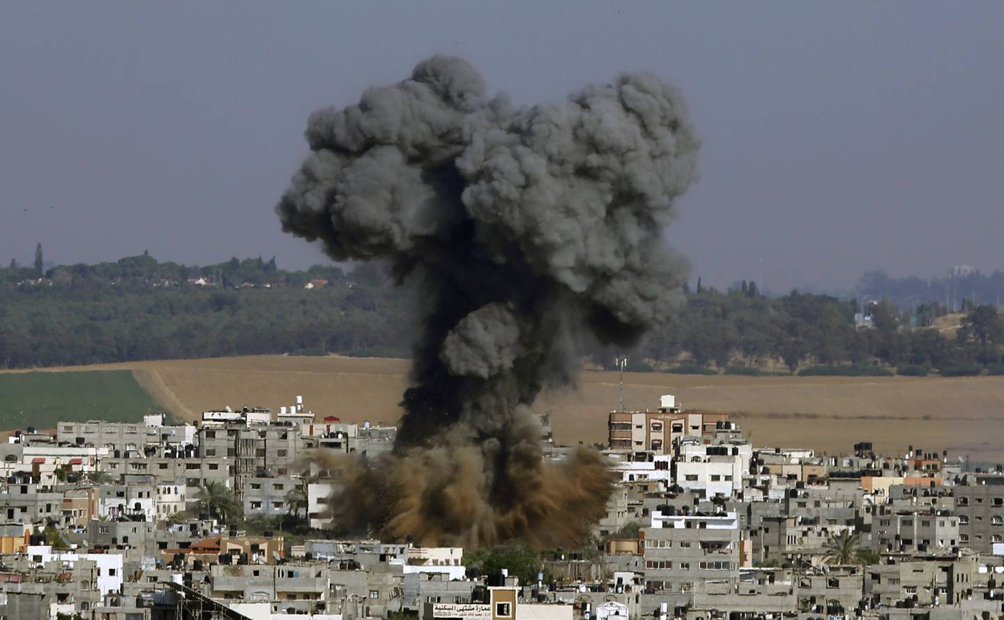 Det har vært voldsomme krigshandlinger mellom Israel og palestinske Hamas de siste dagene. Foto: Hatem Moussa / AP / NTB