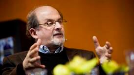 Salman Rushdie har mistet synet på ett øye