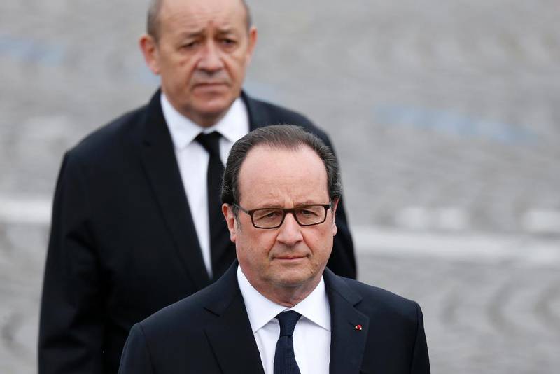 President Francois Hollande kaller det som skjedde i Nice et terrorangrep. 