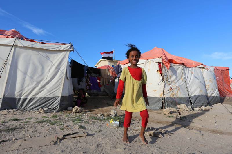 En flyktning fra Jemen bor i en teltleir i Somalia.