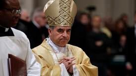 Svindeltiltalt topp-kardinal møtte i retten i Vatikanet
