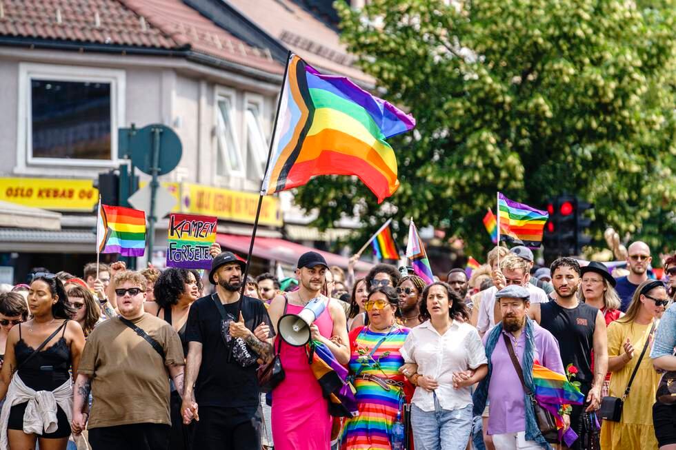 Pride 2022. Pride-tog og markeringer i Oslo etter terrorangrepet på baren Per på hjørnet. Leder Skeiv verden Bassel Anis Hatoum i front med ropert.