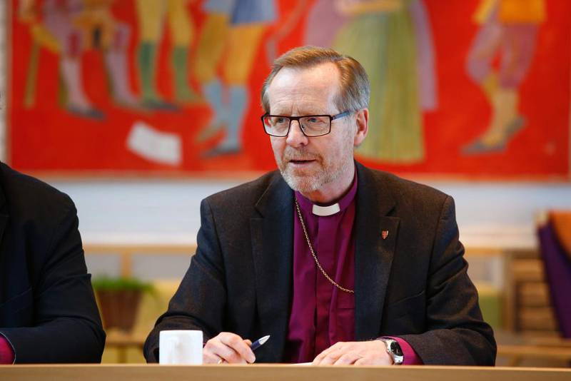 Halvor Nordhaug har som biskop i Bjørgvin flere ganger forsvart prester som har blitt kritisert for et tradisjonelt ekteskapssyn.