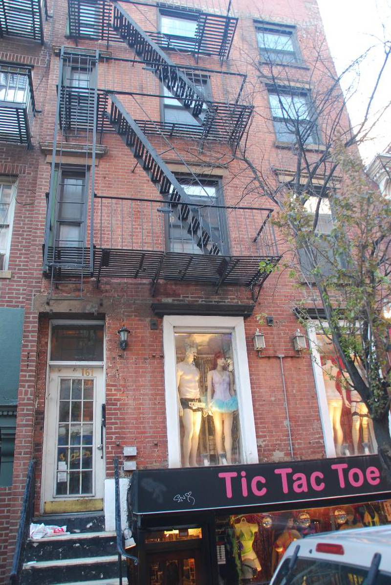 Bob Dylans første leilighet i New York, 161 W 4th. St. Der bodde han sammen med kjæresten Suze Rotolo som han er avbildet sammen med på The Freewheelin'-coveret.