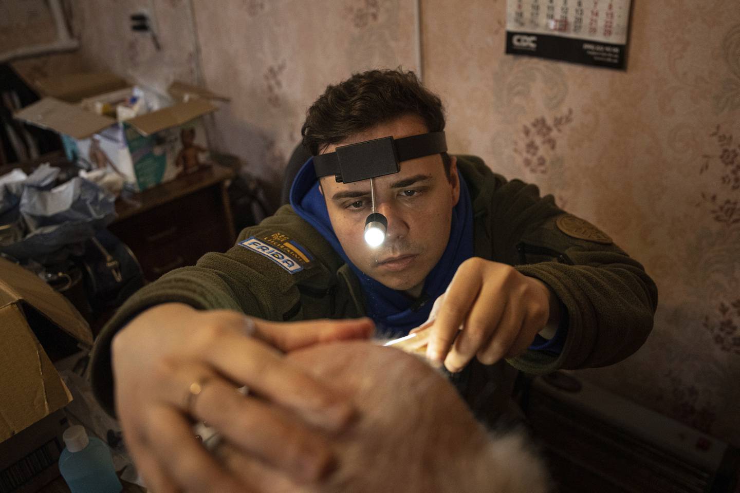 Øyeleger er blant de mest etterspurte spesialistene i områdene ukrainske styrker har gjenerobret nær fronten. Foto: Jevhen Maloletka / AP / NTB