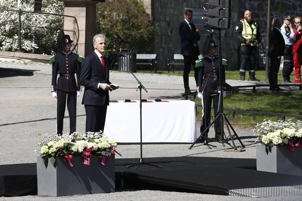 Statsminister Jonas Gahr Støre takket blant annet Norges veteraner under markeringen av Frigjøringsdagen 8. mai på Festningsplassen i Oslo. Foto: Alf Simensen / NTB