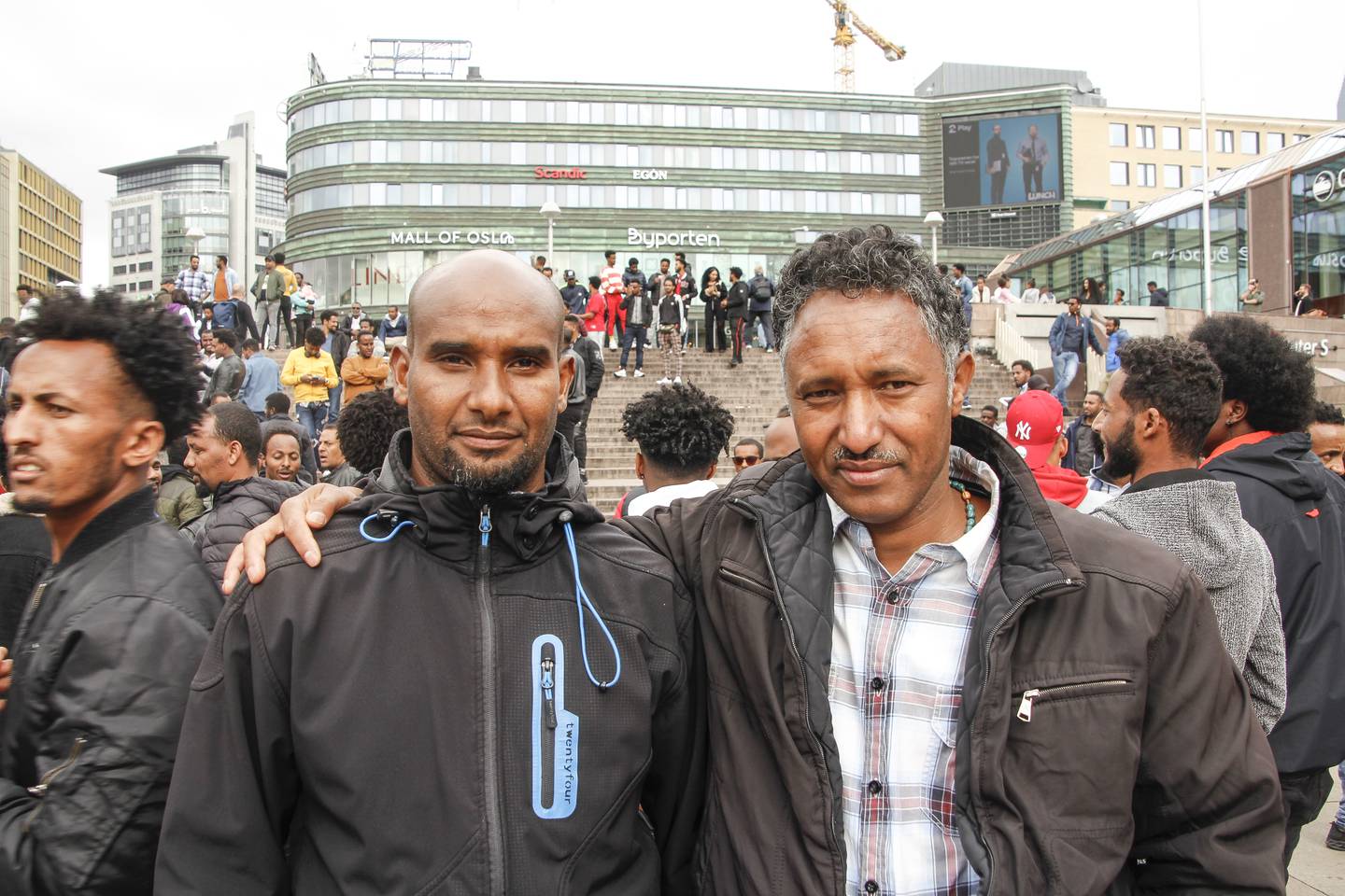 Eritreere møter Ola Elvestuen på Oslo S.