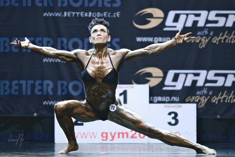 – Man må bygge seg opp til konkurranser for at musklene skal bli store og definerte nok. For meg handler dette om at jeg skal gjøre det så lenge jeg liker det. Det er ikke slik at jeg må se ut på en viss måte hele tiden, sier Jóna Lovísa Jónsdóttir. Her konkurrerer hun under Oslo Grand Prix i 2012.