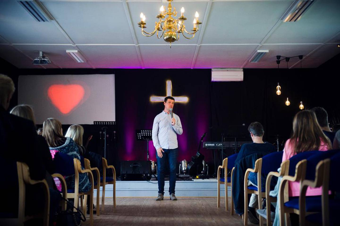 Om lag 300 lokale, selvstendige pinsemenigheter er blant de 800 trossamfunnene som nå får offentlig støtte. Familiekirka på Mørkved i Bodø er en av de nyere menighetene i Pinsebevegelsen. Arne Asmund Nymoen er menighetens pastor.