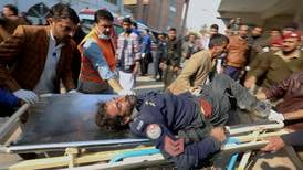 Tallet på døde stiger etter moskéangrep i Peshawar