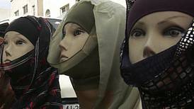 Kjemper for hijab og morsmål