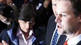 Clegg prøver å overbevise skeptiske partimedlemmer 