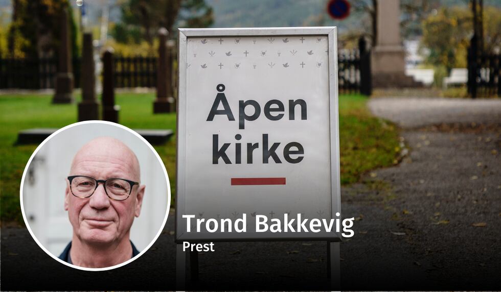 TILLIT: Kongsberg kirke har holdt åpent, etter at fem mennesker ble drept i byen sist onsdag. – Tros- og livssynssamfunnene kan bidra til å bygge tillit i samfunnet, mener Trond Bakkevig.