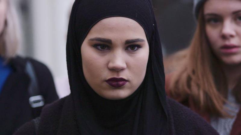 I høst kunne vi se Isak spørre muslimske Sana om hva islam sier om homofili i den populære ungdomsserien på NRK.
