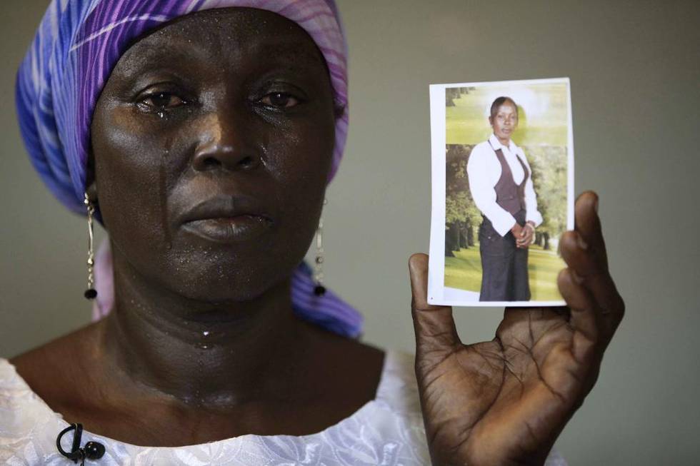 I mai i fjor viste Martha Mark fram bildet av datteren Monica, en av nærmere 300 skolejenter som ble kidnappet av islamistiske ekstremister fra gruppen Boko Haram i Nigeria. 11.500 mennesker ble drept i Nigeria i fjor i konflikten med islamistene.