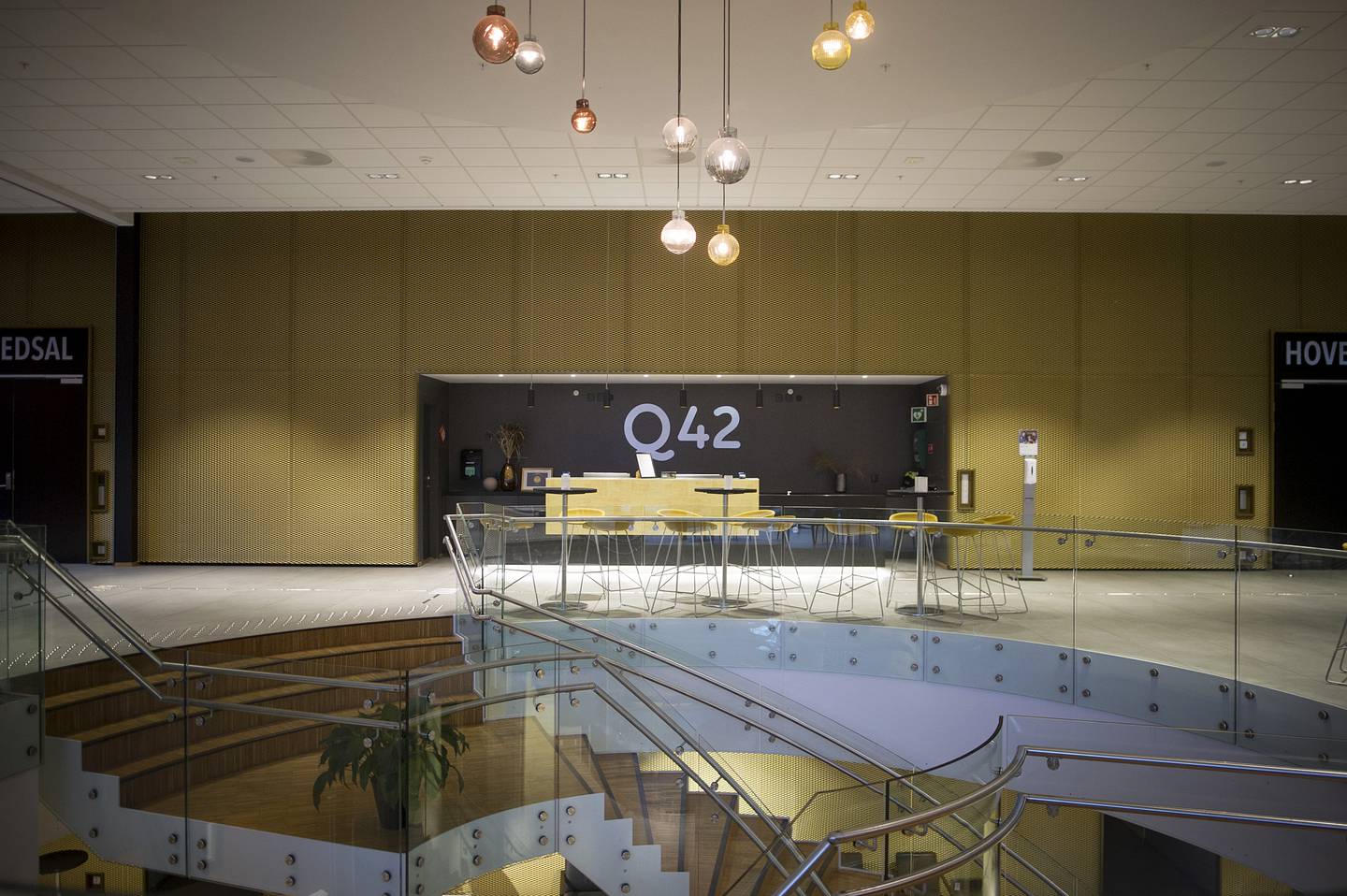 Q42 i Kristiansand sentrum eies av pinsemenigheten Filadelfia Kristiansand og sto klar i 2016. Bygget er Sørlandets største konferansesenter med 1.400 sitteplasser i hovedsalen. Dette brukes av menigheten, i tillegg til at det leies ut gjennom selskapet Kristiansand Kongressenter AS. Inneholder også blant annet restaurant, hotellrom og leilighet.