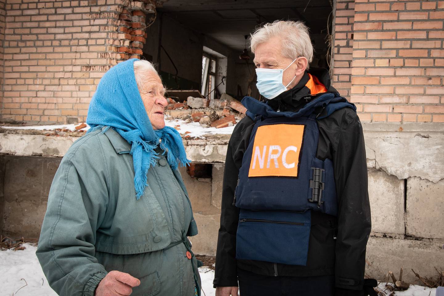 RC Secretary General Jan Egeland visiting Opytne, a frontline village in Donetsk region, Eastern Ukraine.
At the photo he is speaking with Zinaida (71) who has remained in the village, despite seeing her house destroyed in the shelling.

“The war made me old too fast,” she said.
“But I still must care for my husband who got cancer because he did rescue work at Chernobyl after the nuclear accident there”.
