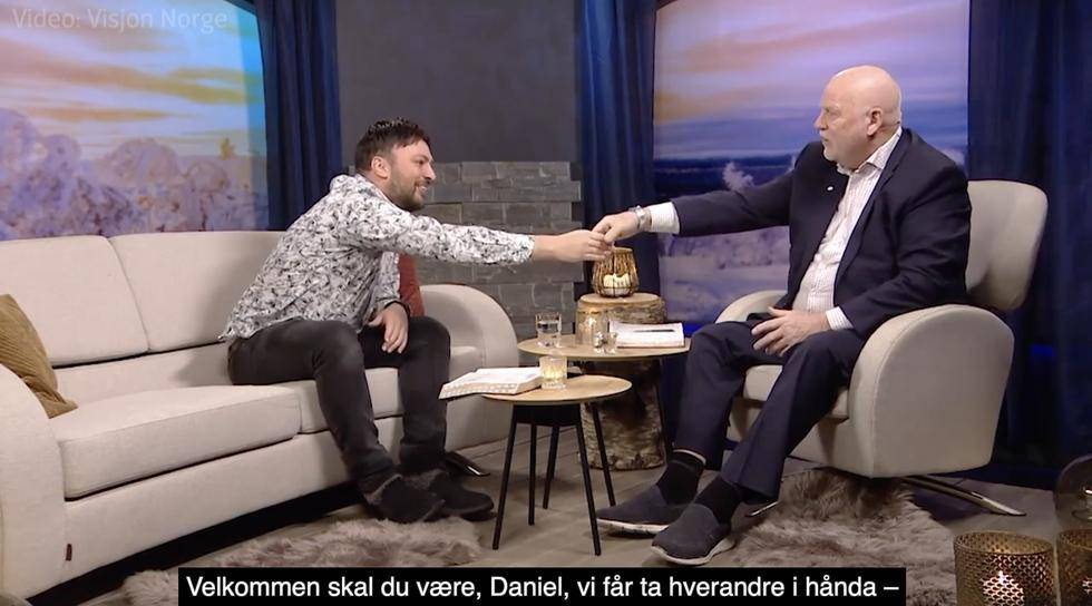 Jan Hanvold ønsket Daniel Haddal velkommen til Studio direkte på TV Visjon Norge mandag kveld.
