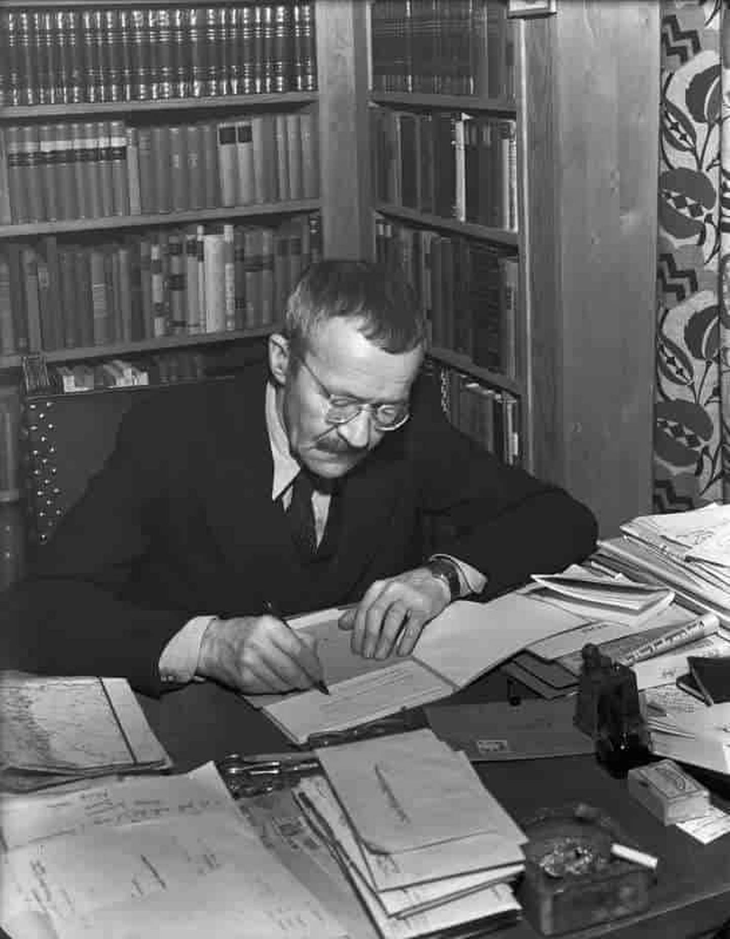 NORSK KULTURKAMP: På 1930-tallet var blasfemitiltalte Arnulf Øverland en av aktørene i en litterær kulturkamp. Her deltok også blant annet Ole Hallesby og Sigurd Hoel.