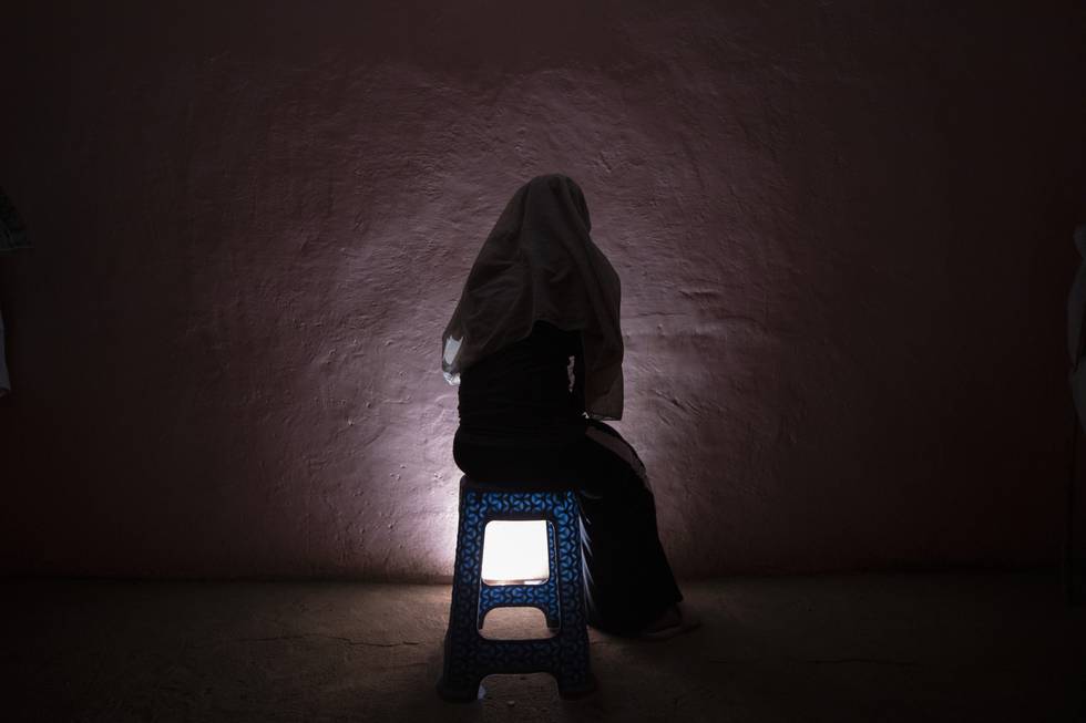 Denne kvinnen har fortalt Amnesty International hvordan hun ble voldtatt av regjeringssoldater i Tigray før hun greide å flykte over grensa til Sudan. Foto: AP / NTB