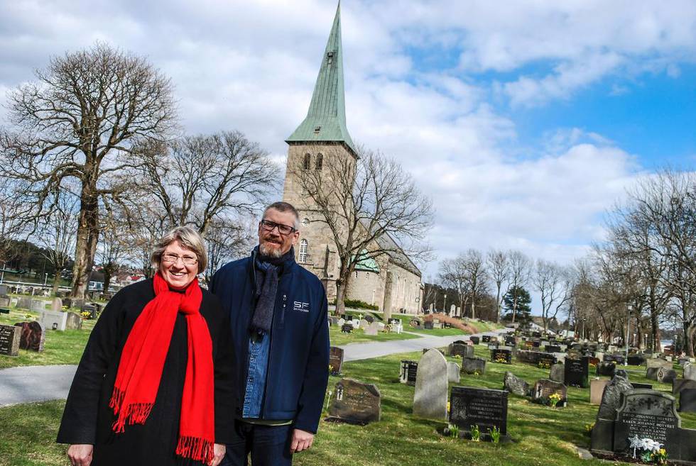 Sokneprestene Petter Johannessen og Lisbet Heie Gregersen var henholdsvis liturg og predikant i den demensvennlige gudstjenesten som ble holdt i Tune kirke i Sarpsborg onsdag.