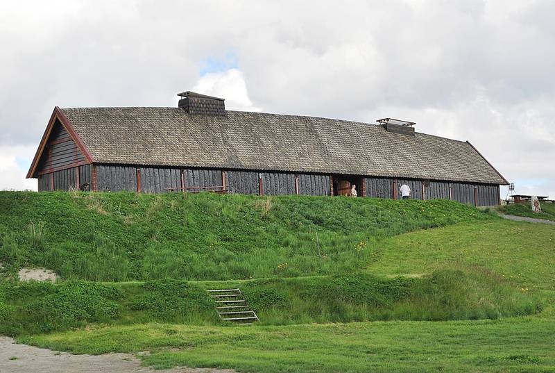 Langhus: «Bru mellom tru» er overskriften Stiklestad Nasjonale Kultursenter setter på presentasjonen av middelaldergården Stiklastadir.
