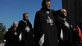 Riddere advarer paven mot å avskaffe «verdens suverent minste stat»