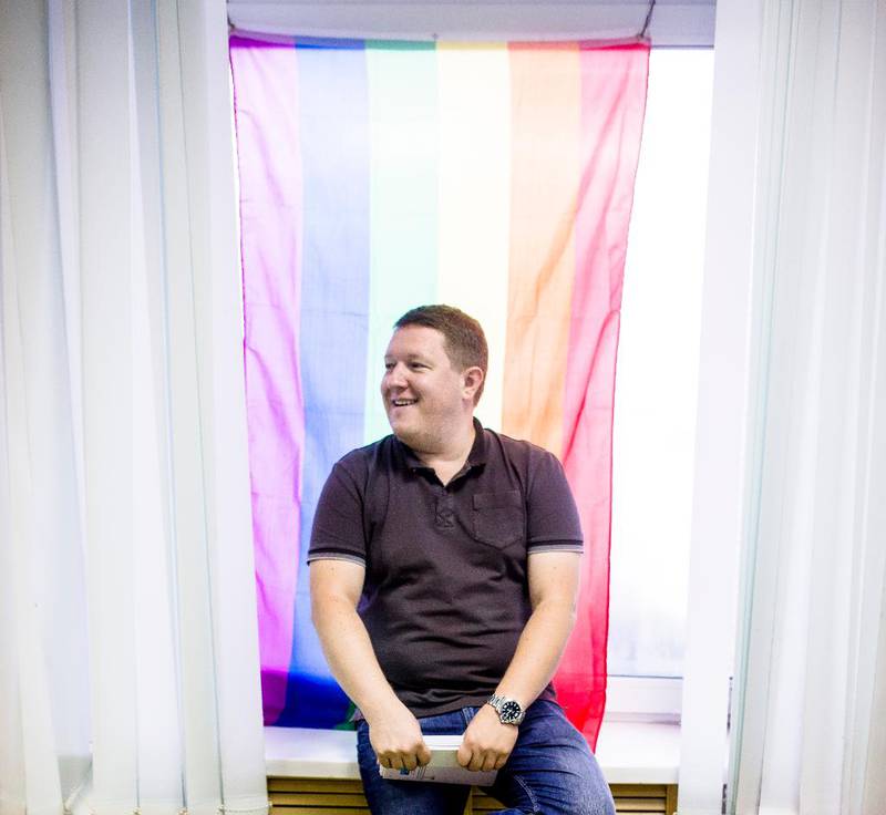 Homofobi: – De siste fire årene har homofobi blitt en del av den nasjonale ideen, sier Oleg, som er styrelder i Rakurs. I likhet med de andre i rommet, vil han ikke oppgi etternavnet sitt.
