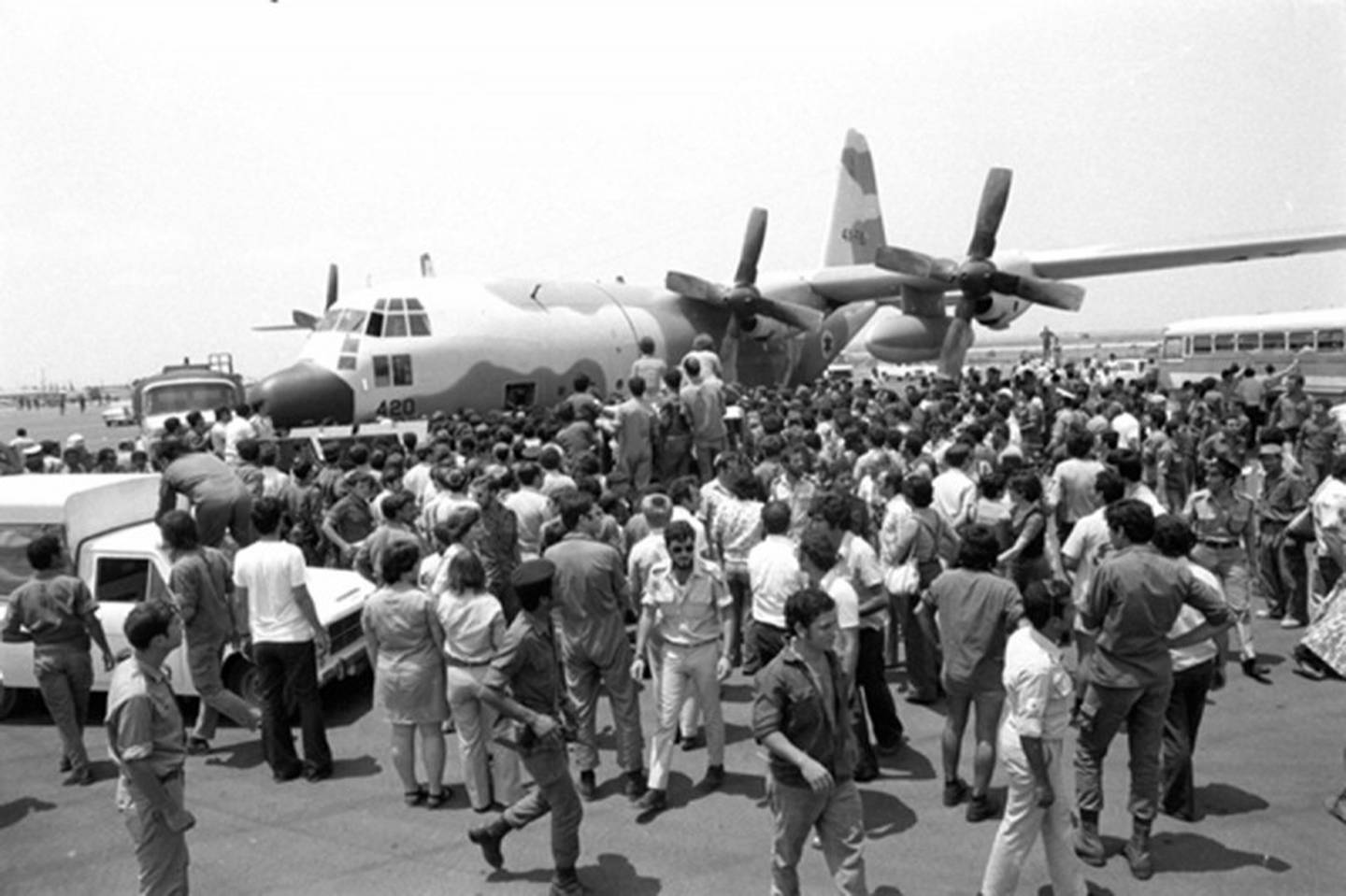 Scene fra Entebbe-flyplassen i Uganda i 1976.