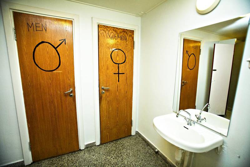 «Mann« og «Kvinne» – Slik vil ikke Marte Næss Thomassen i AUF Aust- Agder at offentlige toaletter skal se ut. 