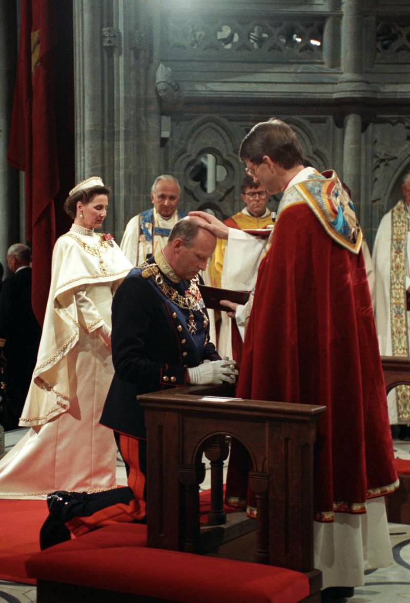 I 1991 ble kong Harald signet i Nidarosdomen. At Norge har hatt en statskirke og et samfunn der kirken har bidratt til at folk ser velvillig på staten, er noe av grunnlaget for en velfungerende, norsk samfunnsmodell, mener Christian Anton Smedshaug.