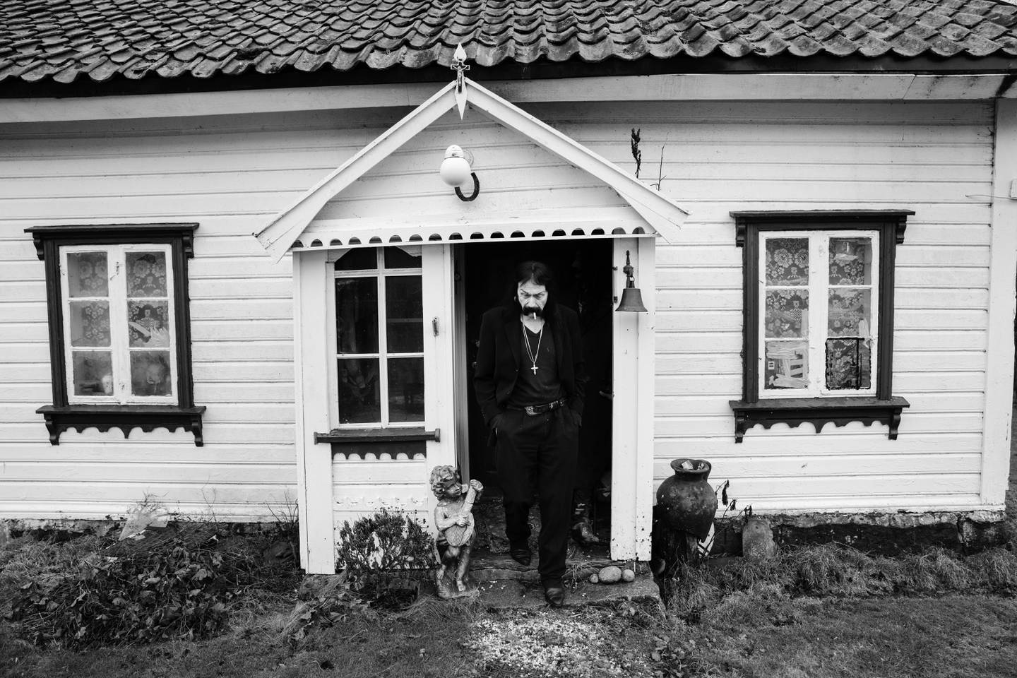 BRYNE 14.12.2021: Ivan Storm Juliussen
marinemaler
i sitt hjem og atelier på Line, Time kommune.

Foto: Marie von Krogh