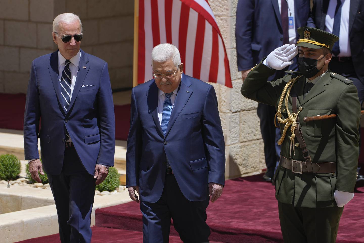 President Joe Biden lover økonomisk støtte til palestinerne, men vil ikke presse Israel til å trekke seg ut av de okkuperte områdene. Fredag besøkte han Palestinas president Mahmoud Abbas i Betlehem. Foto: AP / NTB 