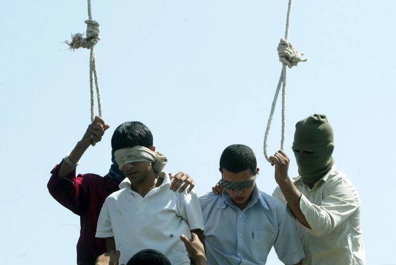 Iran: Galgen venter på den dødsdømte Mohammed Bijeh. Han ble dømt til døden for voldtekt og drap på 16 barn i Pakdasht ved Teheran i Iran i 2005.