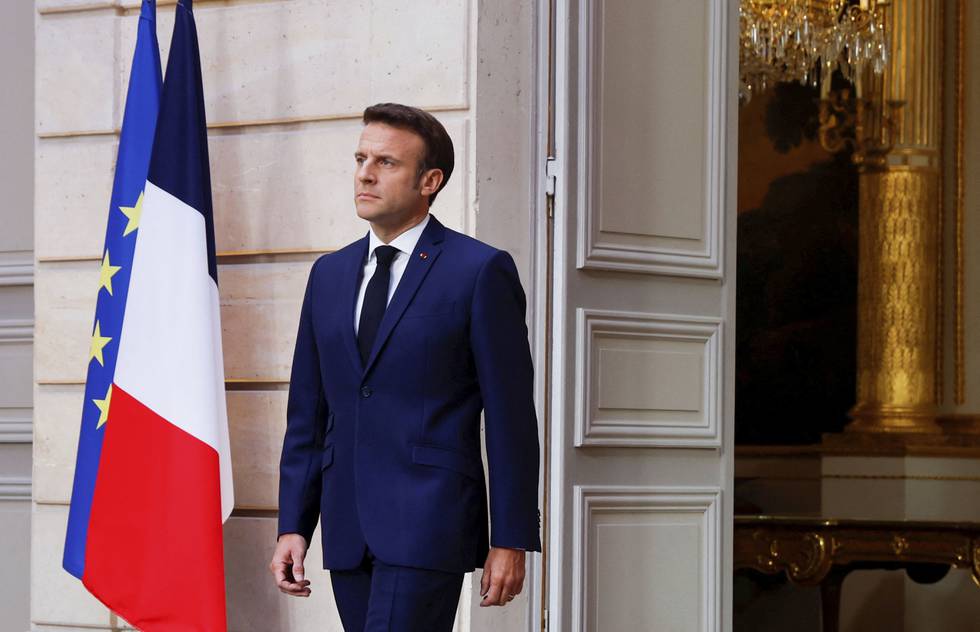 Frankrikes president Emmanuel Macron ankommer innsettelsesseremonien. Foto: Gonzalo Fuentes / AP / NTB