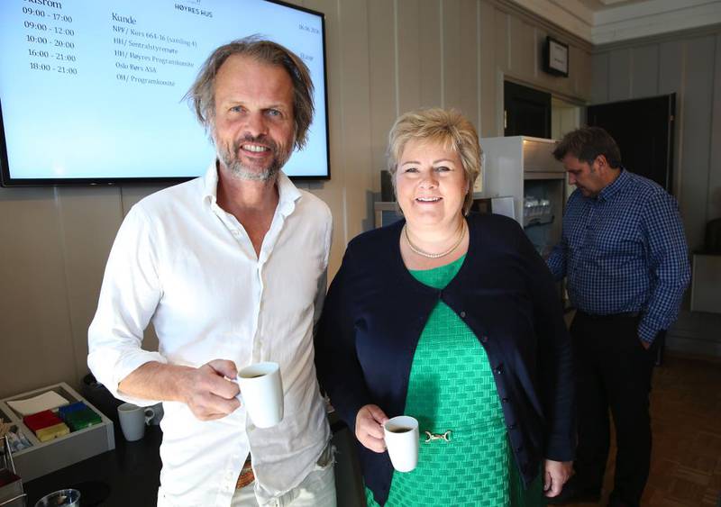 Forlegger og eventyrer Erling Kagge sitter fra 2016 i Høyres sentralstyre. Her sammen med statsminister Erna Solberg i fjor.