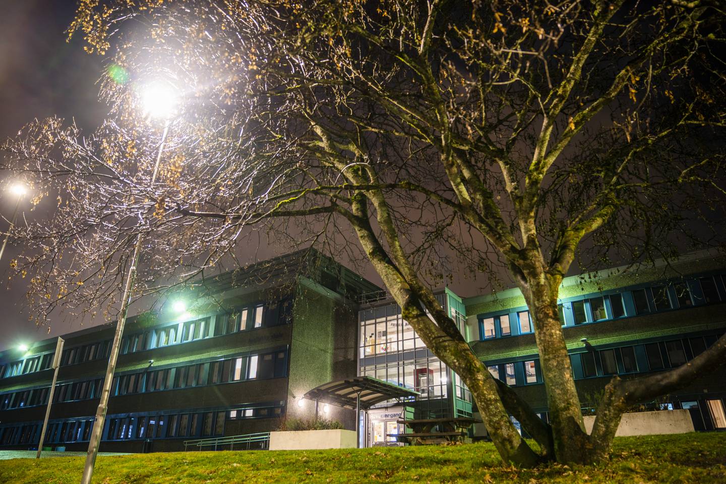 Oslo 20201125. 
Apalløkka skole på Ammerud i Oslo er stengt etter at det er oppdaget over 50 koronatilfeller ved skolen.
Foto: Håkon Mosvold Larsen / NTB
