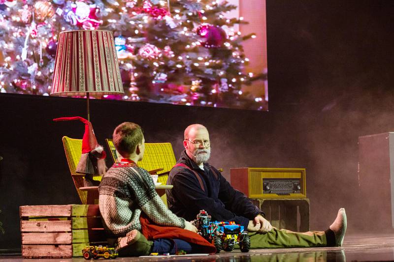 Filadelfiakirken Oslos forestilling handler blant annet om bestefar Roar som skal feire sin første jul etter at hans kjære Kari har gått bort.