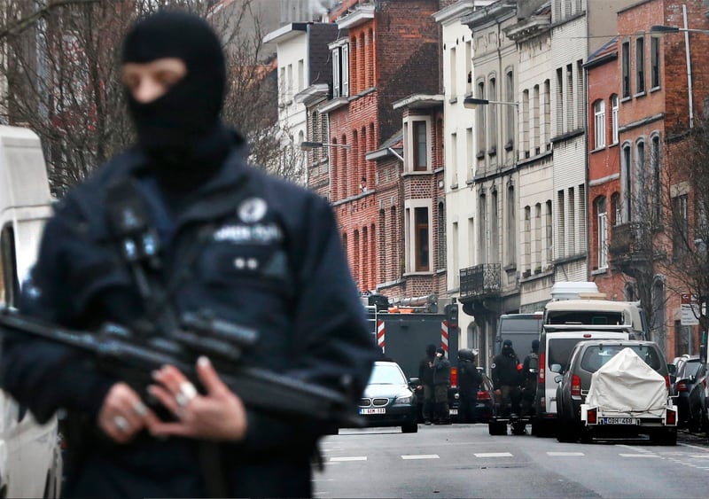 Politistyrker gjennomførte forrige uke en operasjon i Molenbeek i Brussel, nabolaget der flere av Paris-terroristene kom fra.