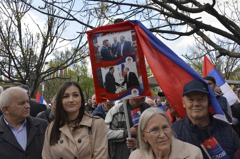 Bosniske serbere under en tidligere protest i Banja Luka i november 2021. Arkivfoto: Radivoje Pavicic / AP / NTB