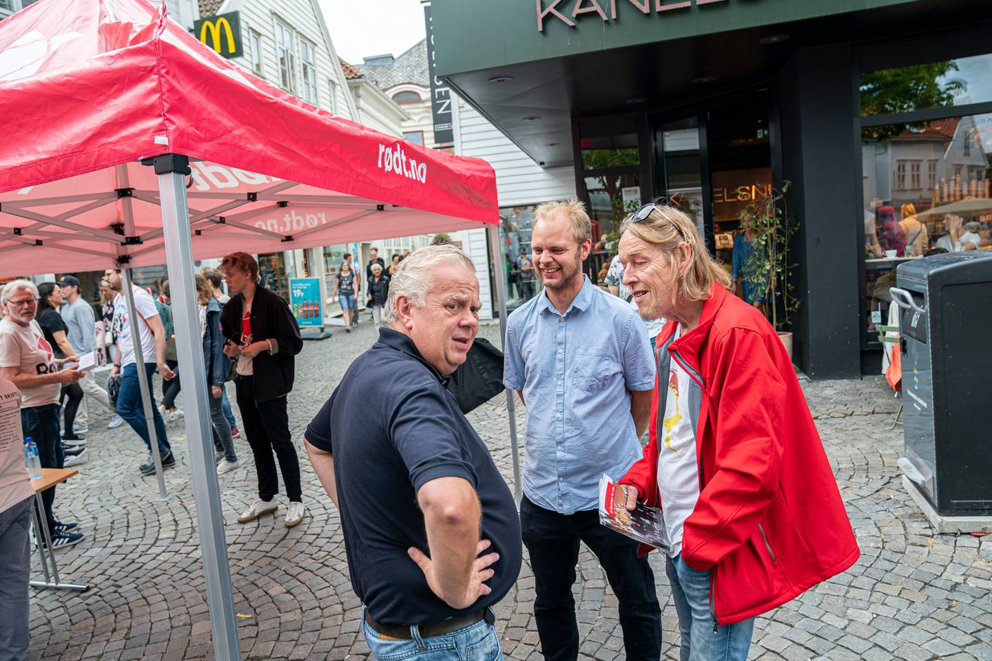 Valgkamp i Stavanger. Leif Arne Moi Nilsen (Frp), Halgeir Langeland (SV) og Mímir Kristjánsson (Rødt)
