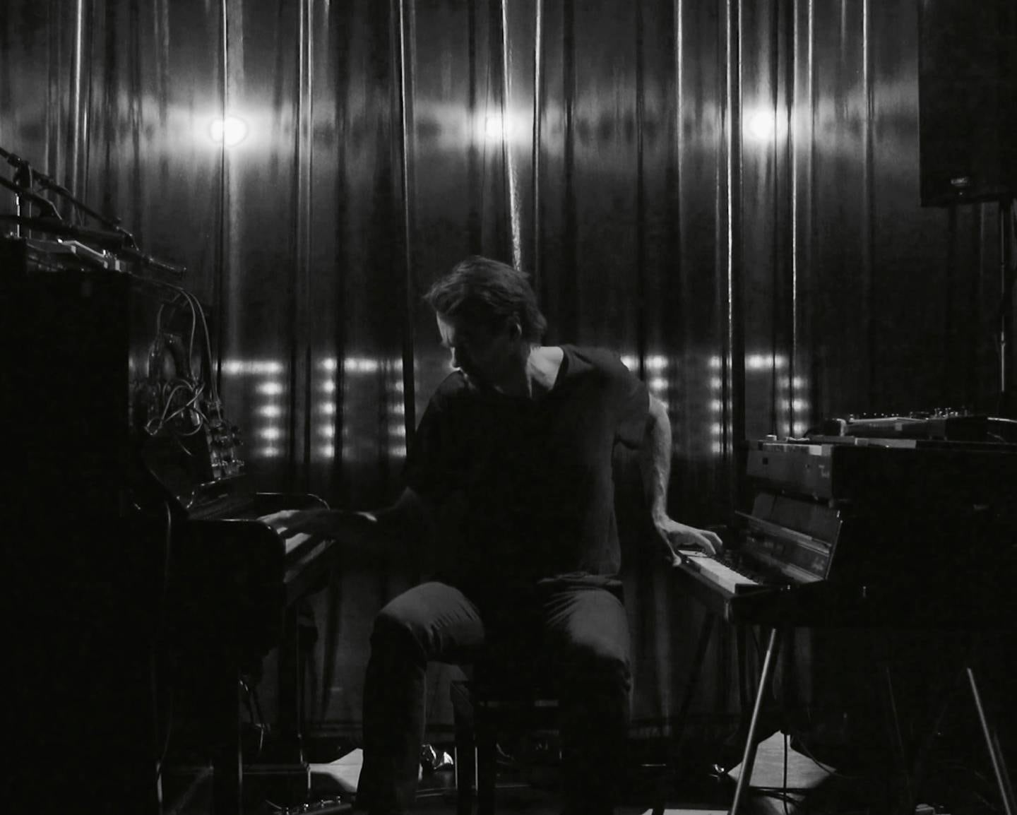 Filmkomponisten og multiinstrumentalisten John Erik Kaada lanserer 5. mars sitt nye album «Misinterpretations».