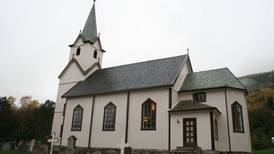 Holder sørgegudstjeneste i Torpo kirke på skjærtorsdag