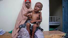 Fortvilte somaliske mødre ser barna dø