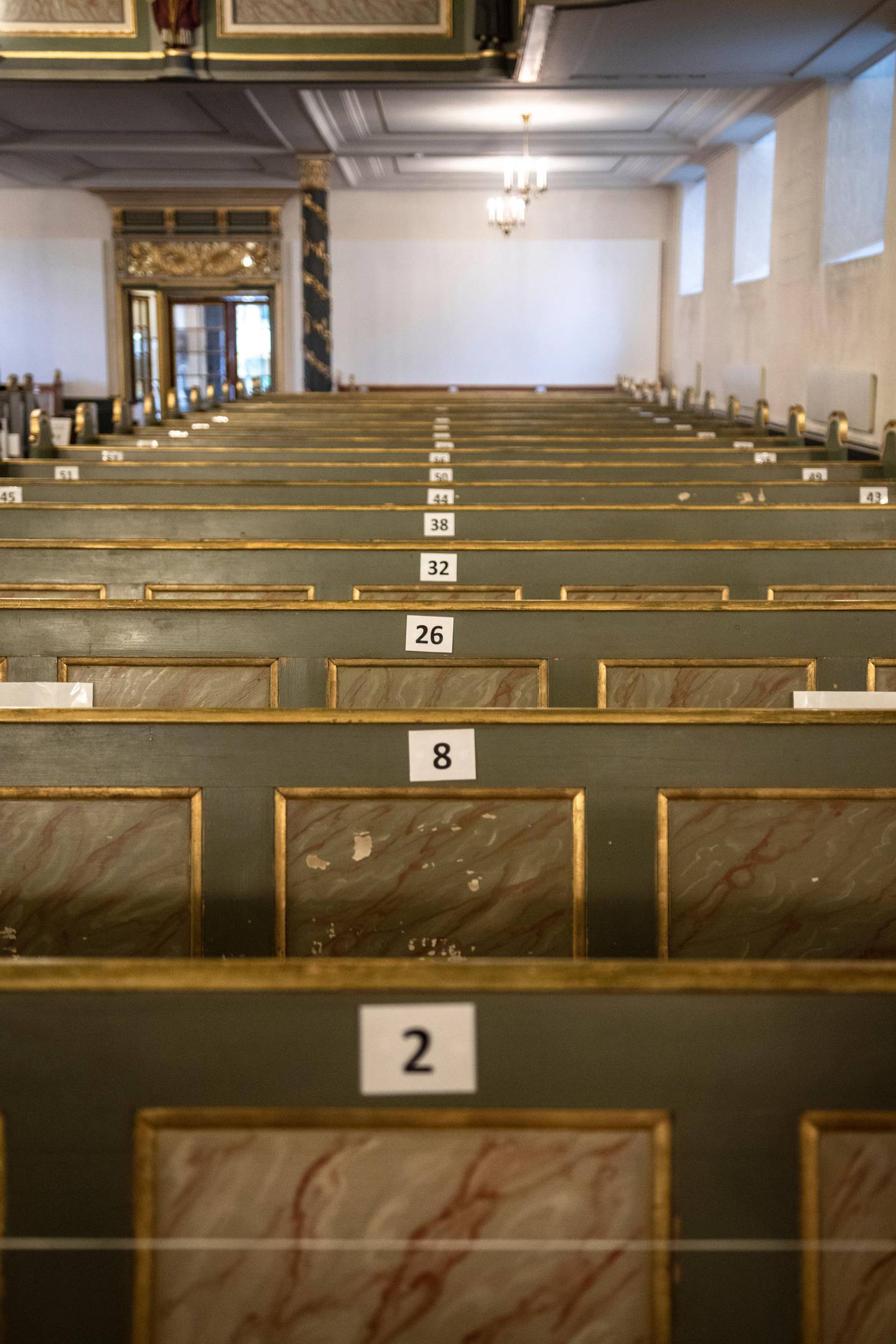 Plasser nummereres som gjør smittesporing enklere i Oslo Domkirke.